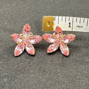 New! Never worn gemstone earrings very light weight.